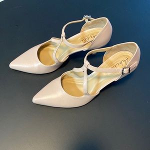 Very comfortable. Blush color (soft nude/pink with a hint of shimmer).